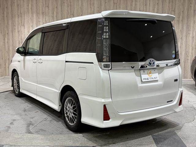 TOYOTA VOXY HYBRID 2016