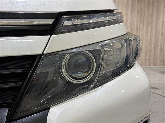 TOYOTA VOXY HYBRID 2016