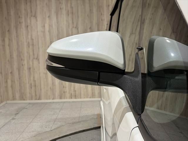 TOYOTA VOXY HYBRID 2016