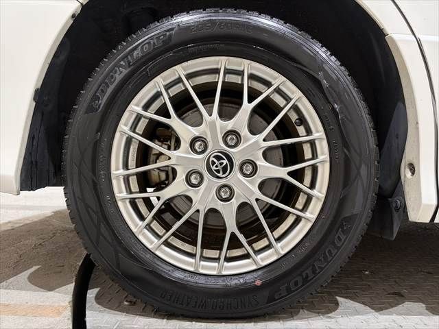 TOYOTA VOXY HYBRID 2016