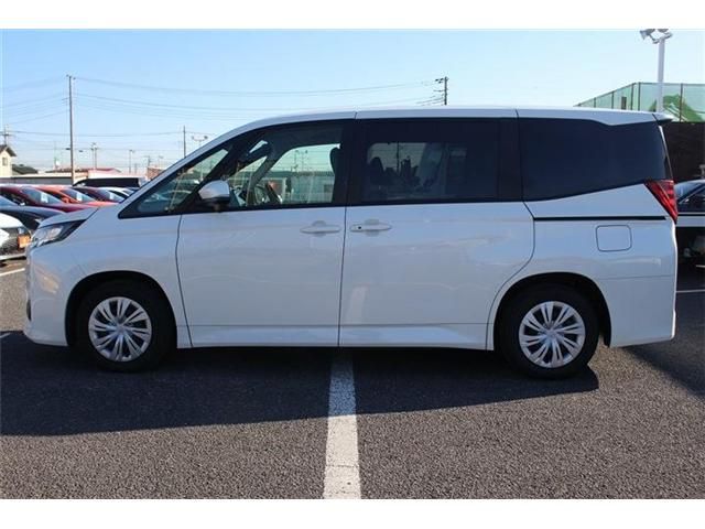 TOYOTA NOAH 2025