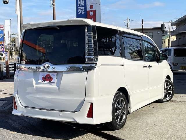 TOYOTA VOXY 2021