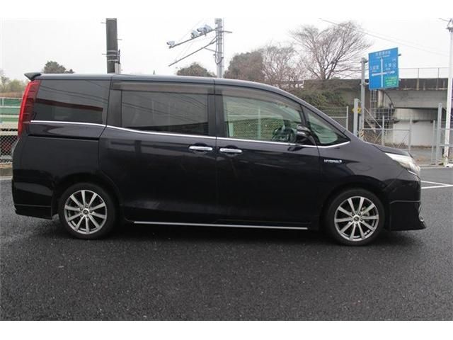TOYOTA ESQUIRE HYBRID 2014