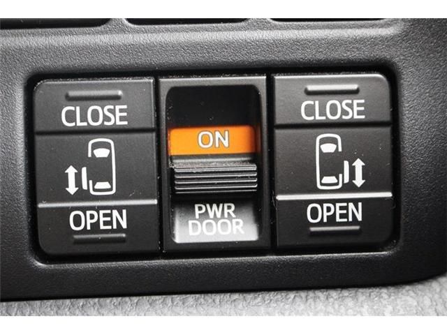 TOYOTA VOXY HYBRID 2017