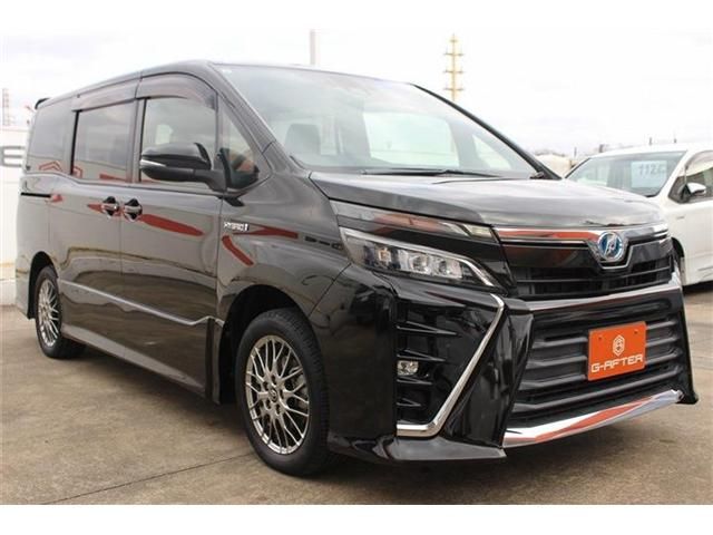 TOYOTA VOXY HYBRID 2017