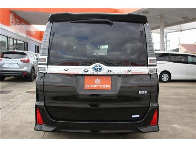 TOYOTA VOXY HYBRID 2017