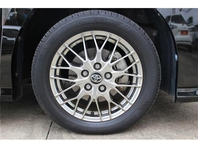 TOYOTA VOXY HYBRID 2017