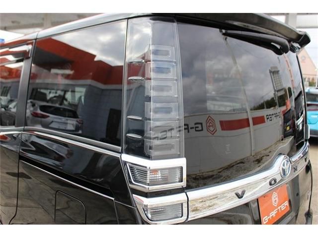 TOYOTA VOXY HYBRID 2017