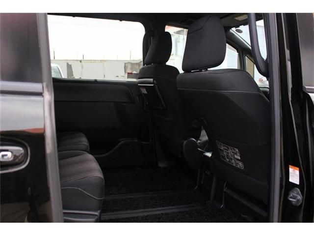 TOYOTA VOXY HYBRID 2017