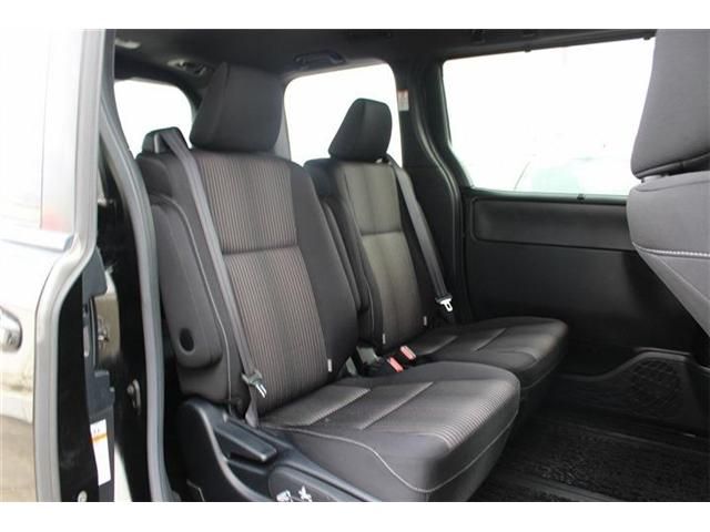 TOYOTA VOXY HYBRID 2017