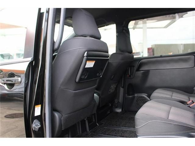 TOYOTA VOXY HYBRID 2017