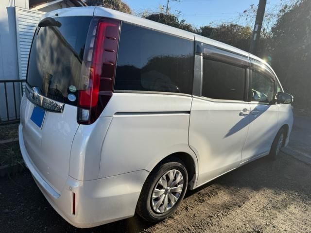 TOYOTA NOAH 2016
