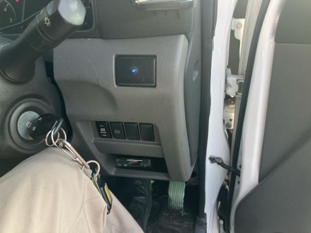 NISSAN NV350 CARAVAN 4WD 2015