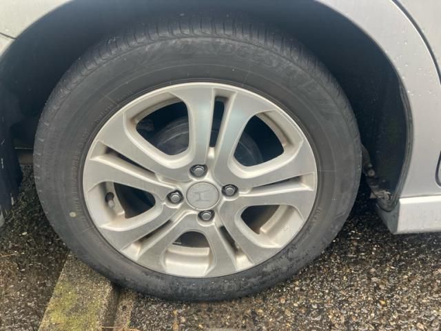 HONDA FIT SHUTTLE HYBRID 2011