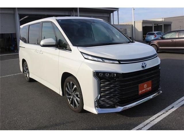 TOYOTA VOXY HYBRID 2025