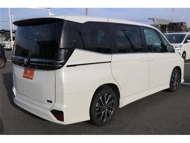 TOYOTA VOXY HYBRID 2025