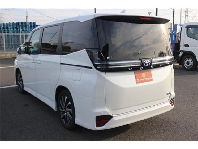 TOYOTA VOXY HYBRID 2025