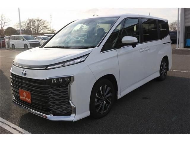 TOYOTA VOXY HYBRID 2025