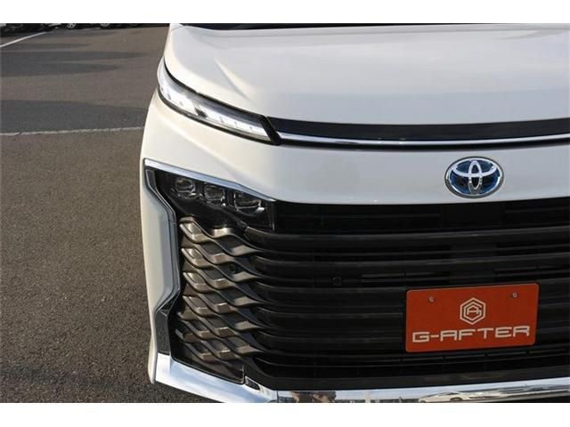 TOYOTA VOXY HYBRID 2025