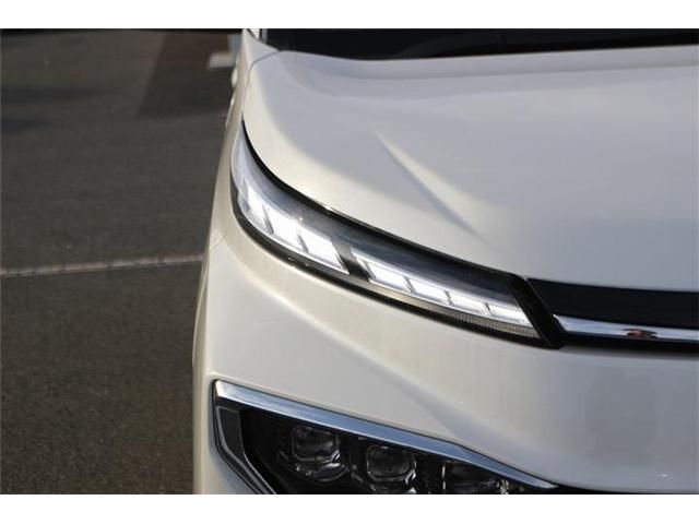 TOYOTA VOXY HYBRID 2025