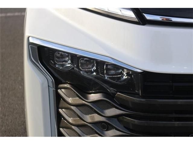 TOYOTA VOXY HYBRID 2025