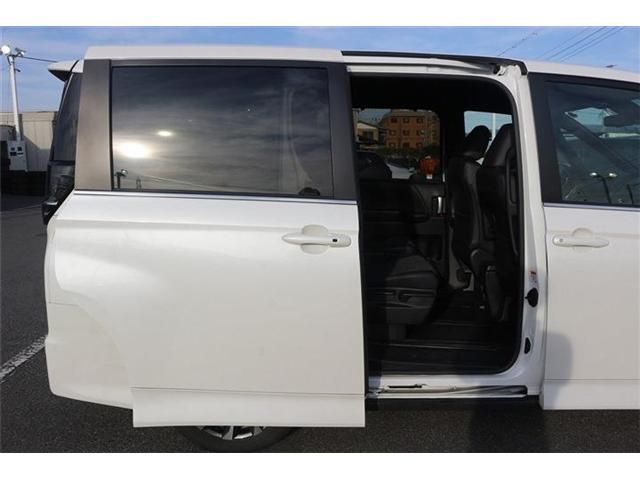 TOYOTA VOXY HYBRID 2025