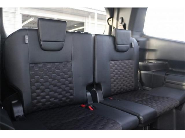 TOYOTA VOXY HYBRID 2025