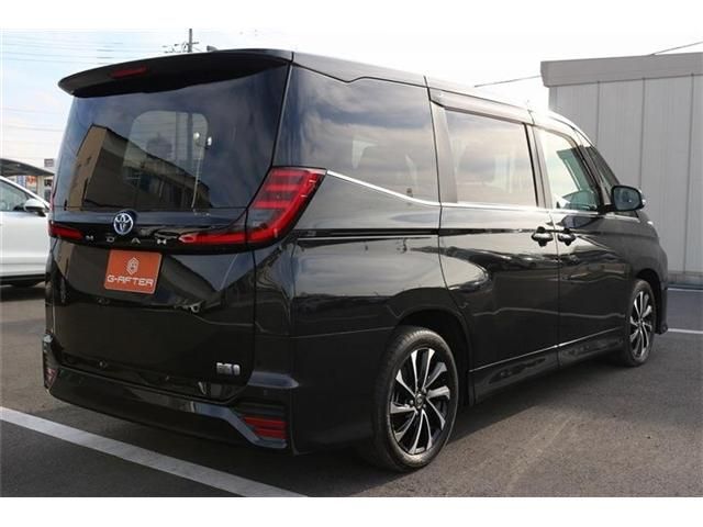TOYOTA NOAH HYBRID 2023