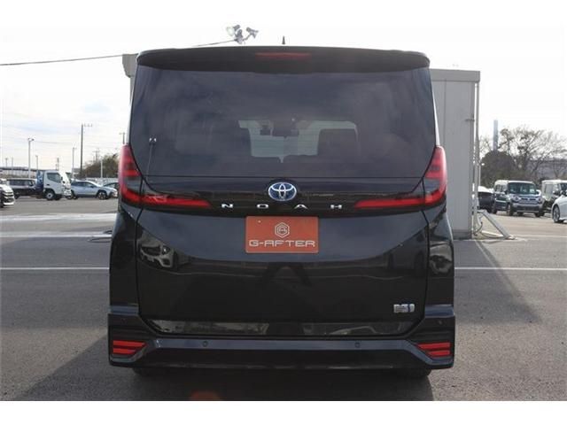 TOYOTA NOAH HYBRID 2023