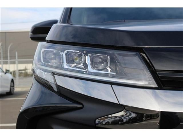 TOYOTA NOAH HYBRID 2023