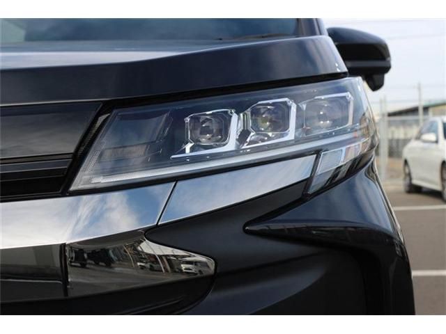 TOYOTA NOAH HYBRID 2023