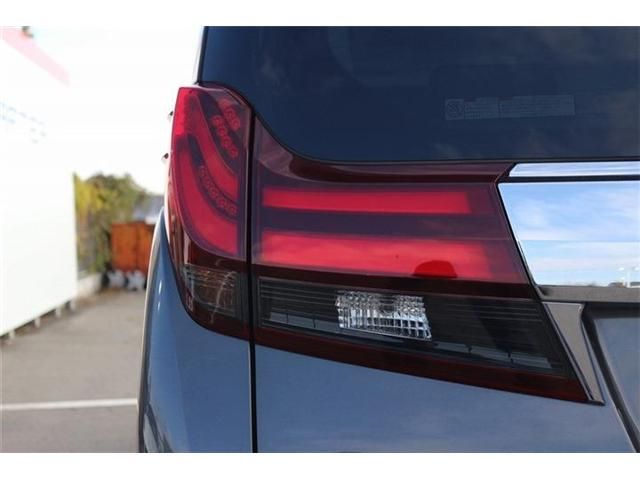 TOYOTA ALPHARD hybrid 4WD 2015