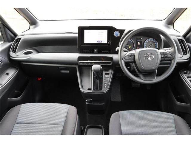 TOYOTA NOAH HYBRID 4WD 2022