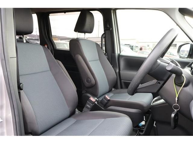 TOYOTA NOAH HYBRID 4WD 2022