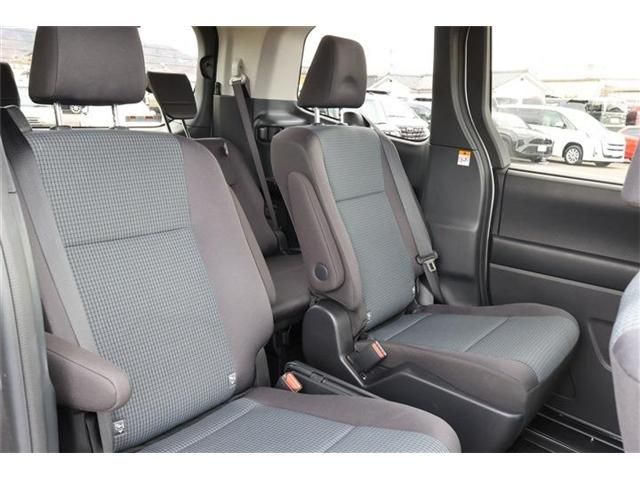 TOYOTA NOAH HYBRID 4WD 2022