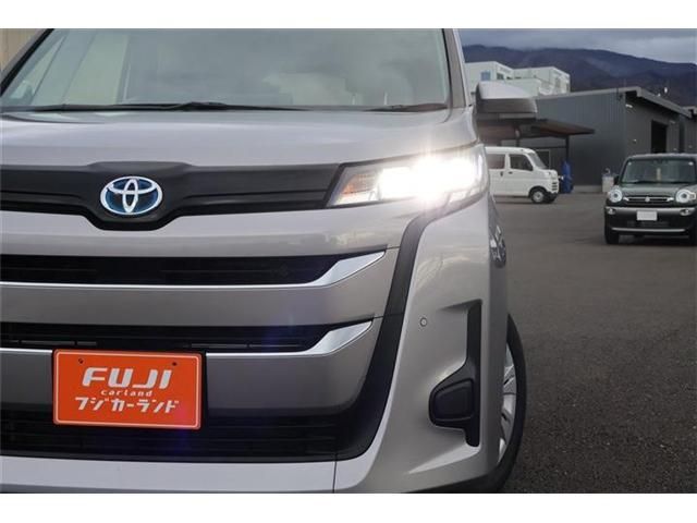 TOYOTA NOAH HYBRID 4WD 2022