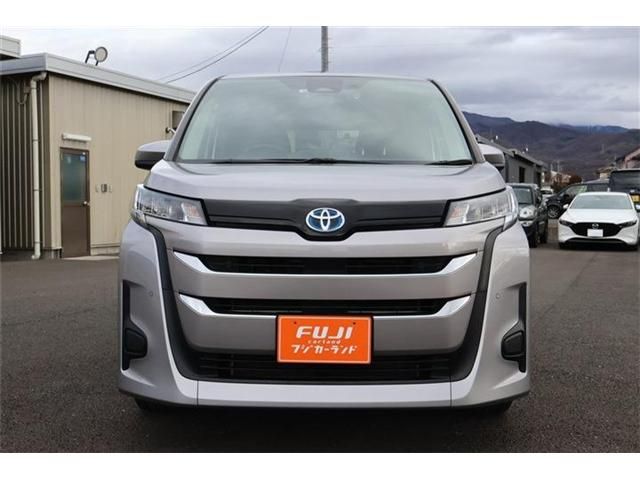 TOYOTA NOAH HYBRID 4WD 2022