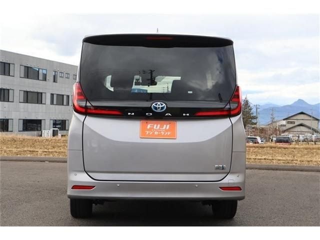 TOYOTA NOAH HYBRID 4WD 2022