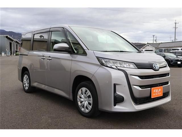 TOYOTA NOAH HYBRID 4WD 2022