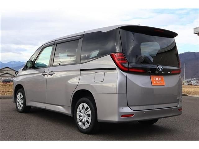 TOYOTA NOAH HYBRID 4WD 2022
