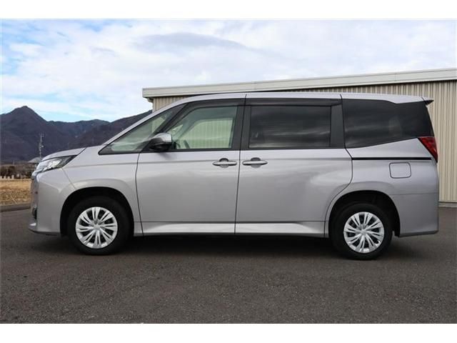 TOYOTA NOAH HYBRID 4WD 2022