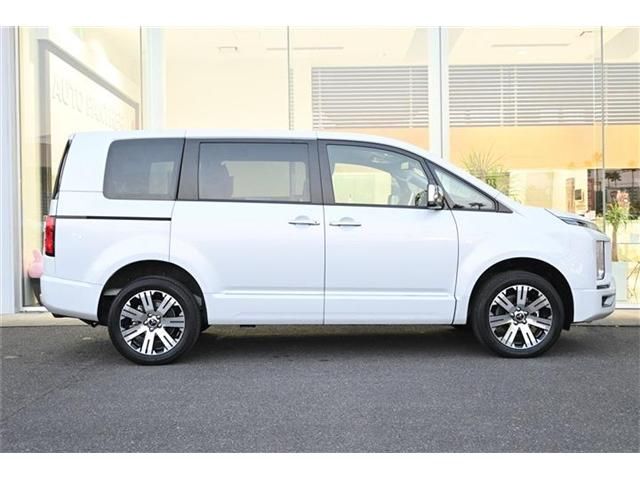 MITSUBISHI DELICA D:5 4WD 2024