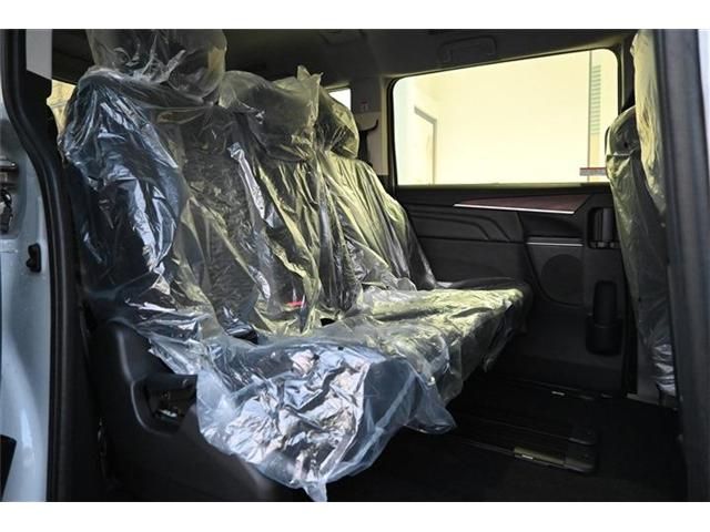 MITSUBISHI DELICA D:5 4WD 2024