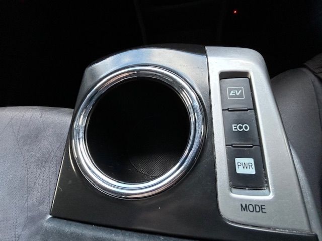 TOYOTA PRIUS Alpha 2012