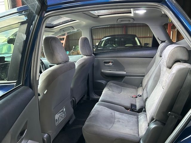 TOYOTA PRIUS Alpha 2012