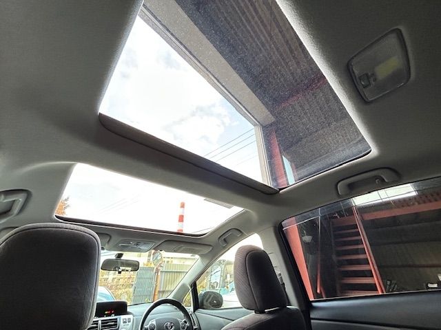 TOYOTA PRIUS Alpha 2012