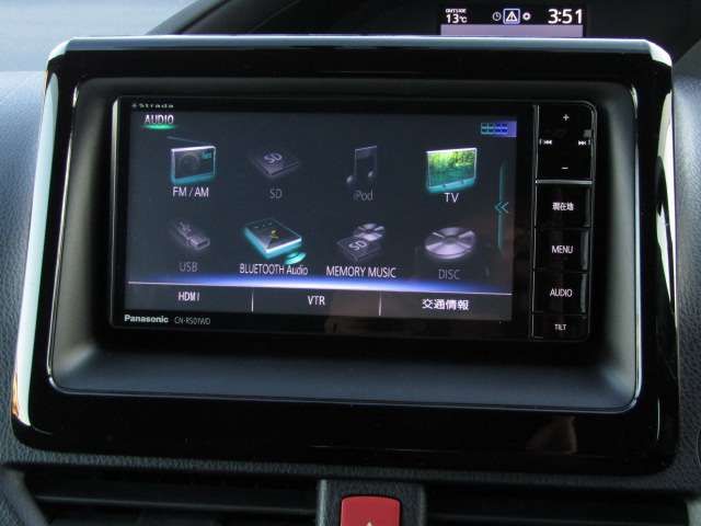 TOYOTA NOAH HYBRID 2015