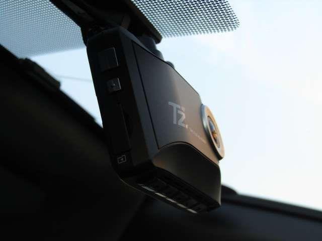 TOYOTA NOAH HYBRID 2015