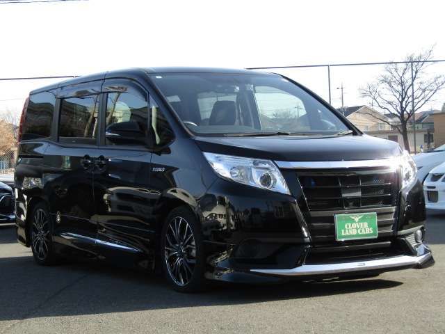 TOYOTA NOAH HYBRID 2015