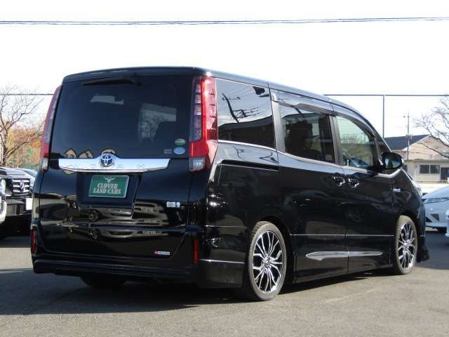 TOYOTA NOAH HYBRID 2015